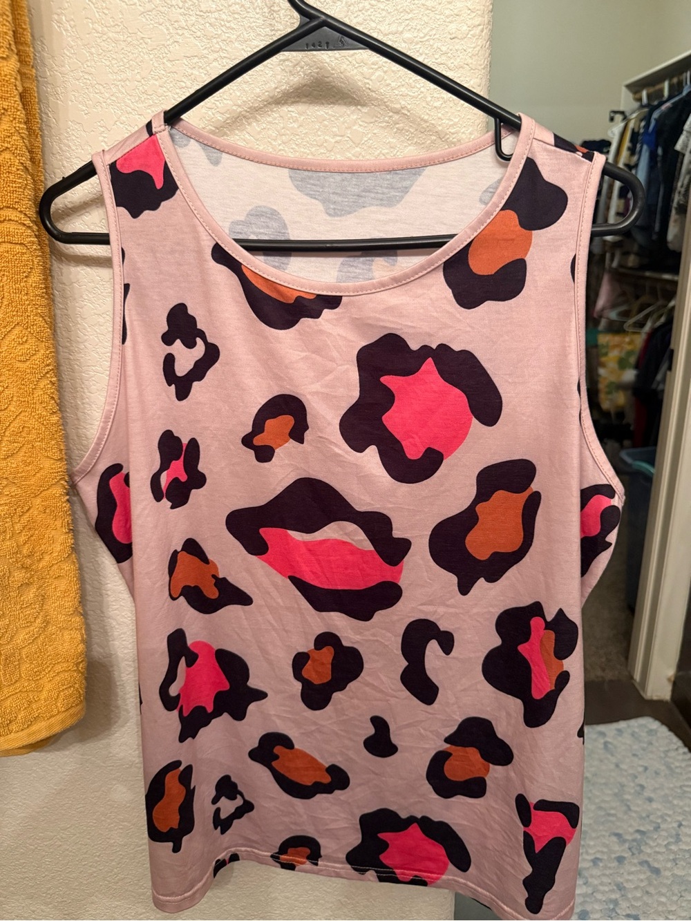 Sleeveless Pink Leopard-Print Tank Top